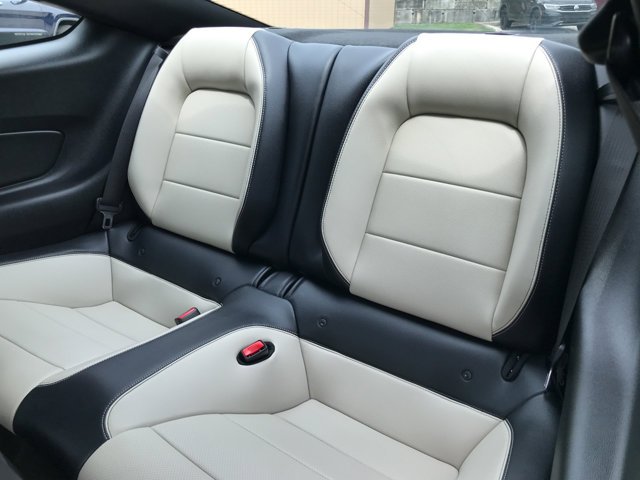 Used 2015 Magnetic Metallic Ford GT Premium image 23