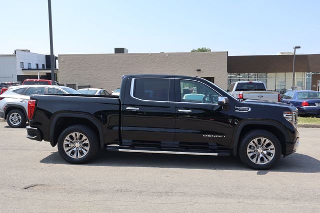 Used 2022 Onyx Black GMC Denali image 7