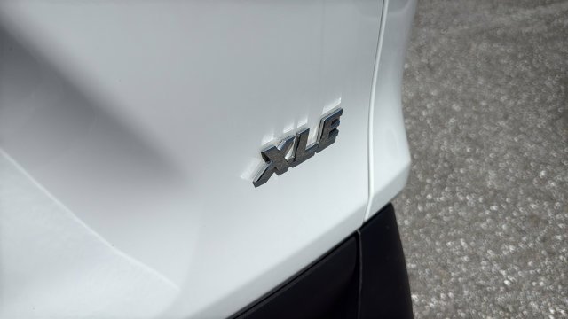 Used 2025 Ice Toyota XLE image 8
