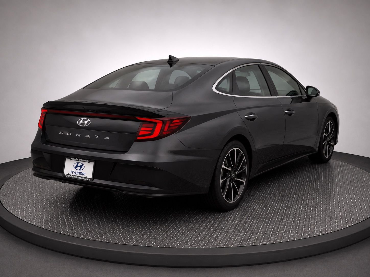 Used 2021 Gray Hyundai Limited image 4