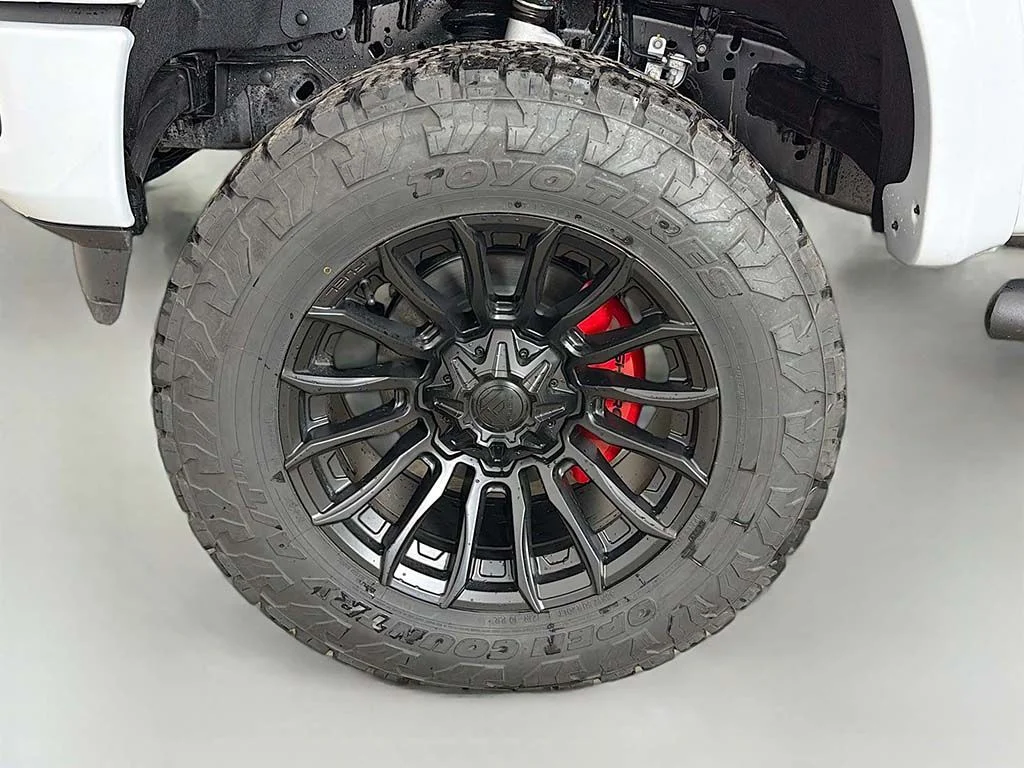 New 2025 Space White Metallic Ford XLT image 19