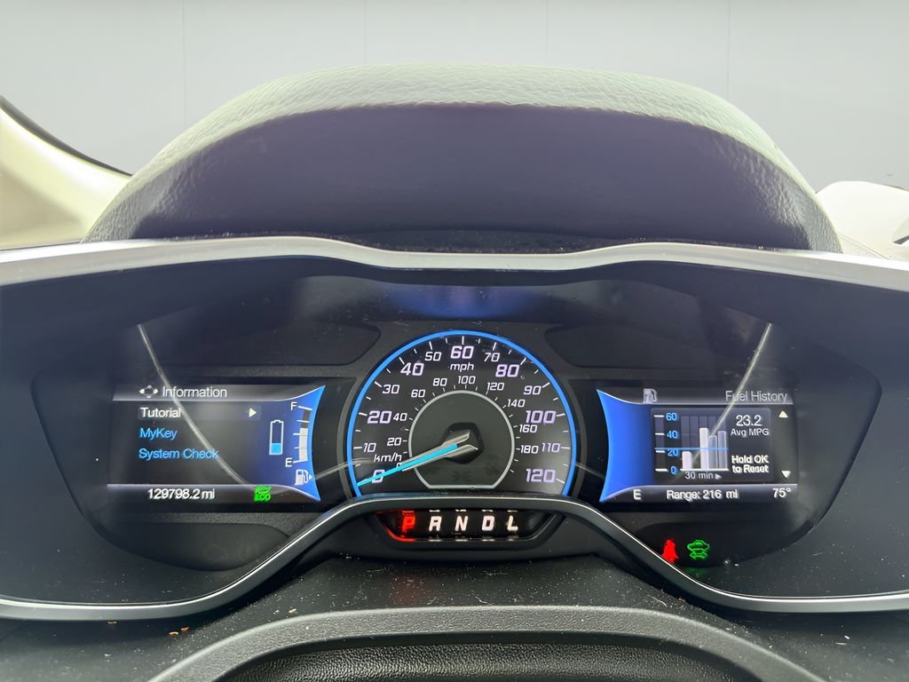 Used 2018 White Gold Metallic Ford SE image 12