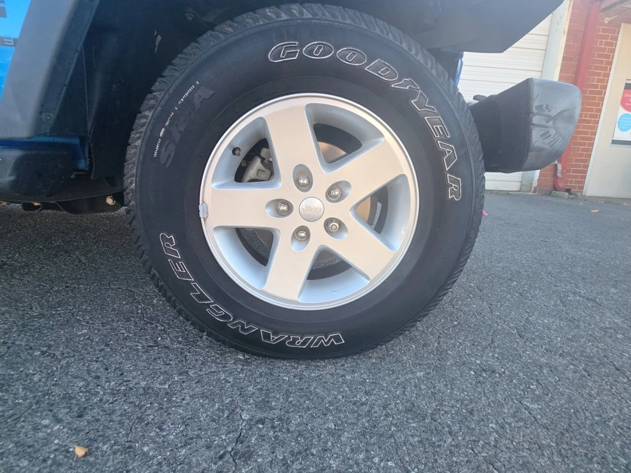 Used 2016 Blue Jeep Sport image 9