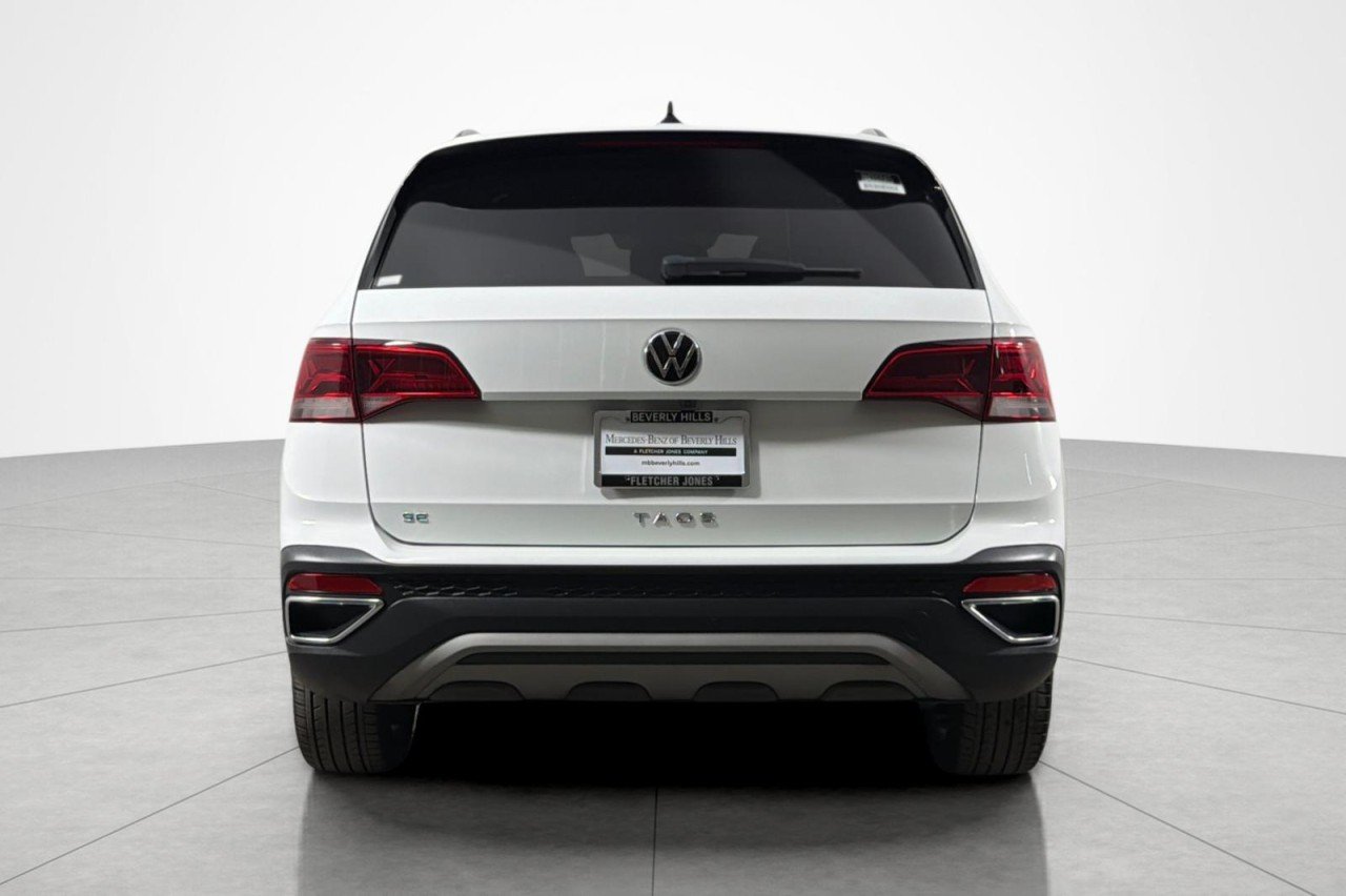 Used 2022 WHITE Volkswagen SE image 4