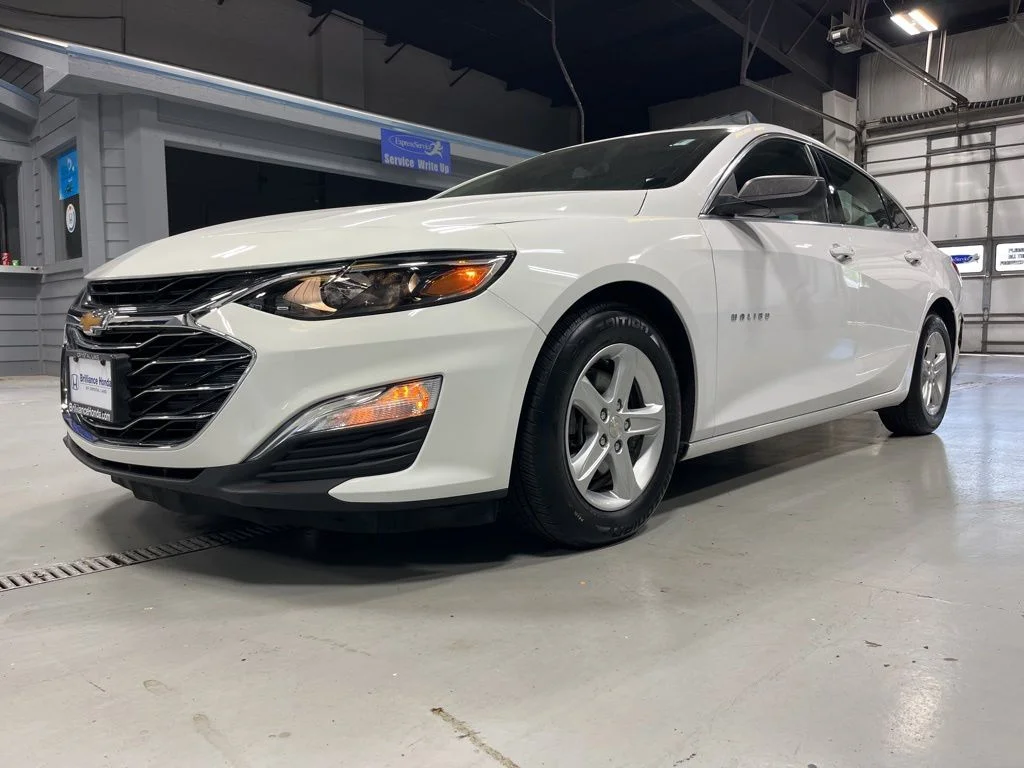 Used 2020 Summit White Chevrolet LS image 3