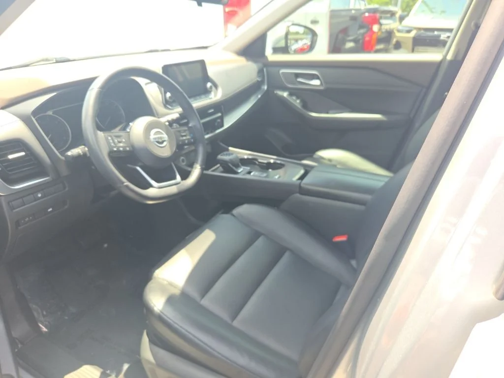 Used 2021 Silver Nissan SV image 3