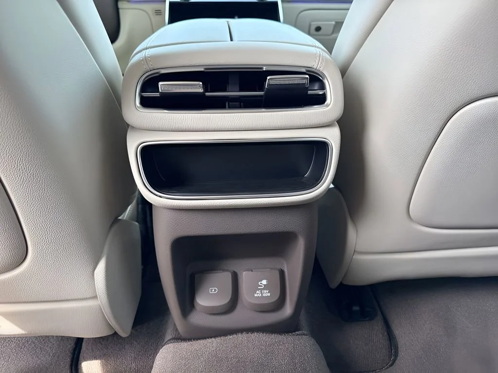 Used 2023  Genesis  image 14