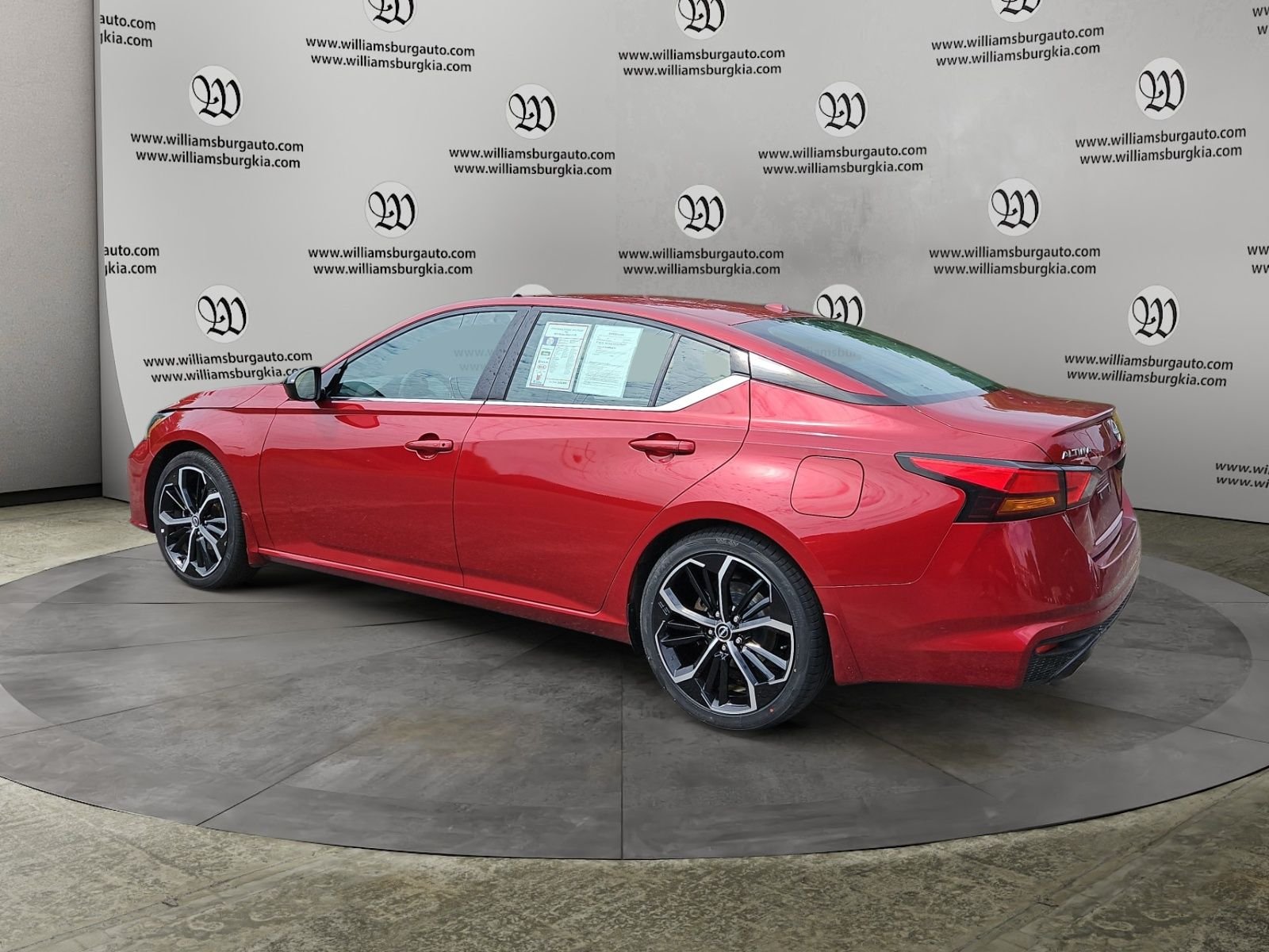 Used 2024 Red Nissan 2.5 SR image 3