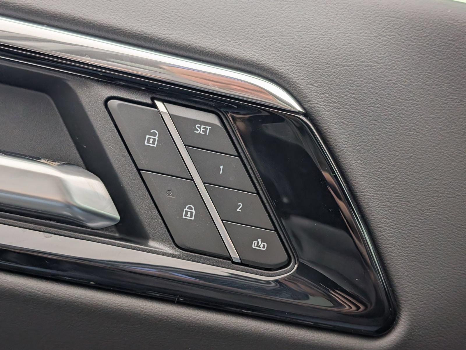2026 Chevrolet Suburban Premier - Photo 19