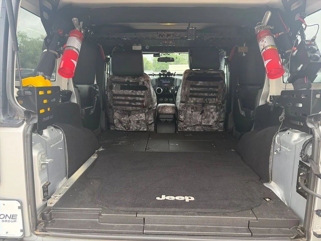 Used 2011 Silver Jeep Unlimited Rubicon image 35