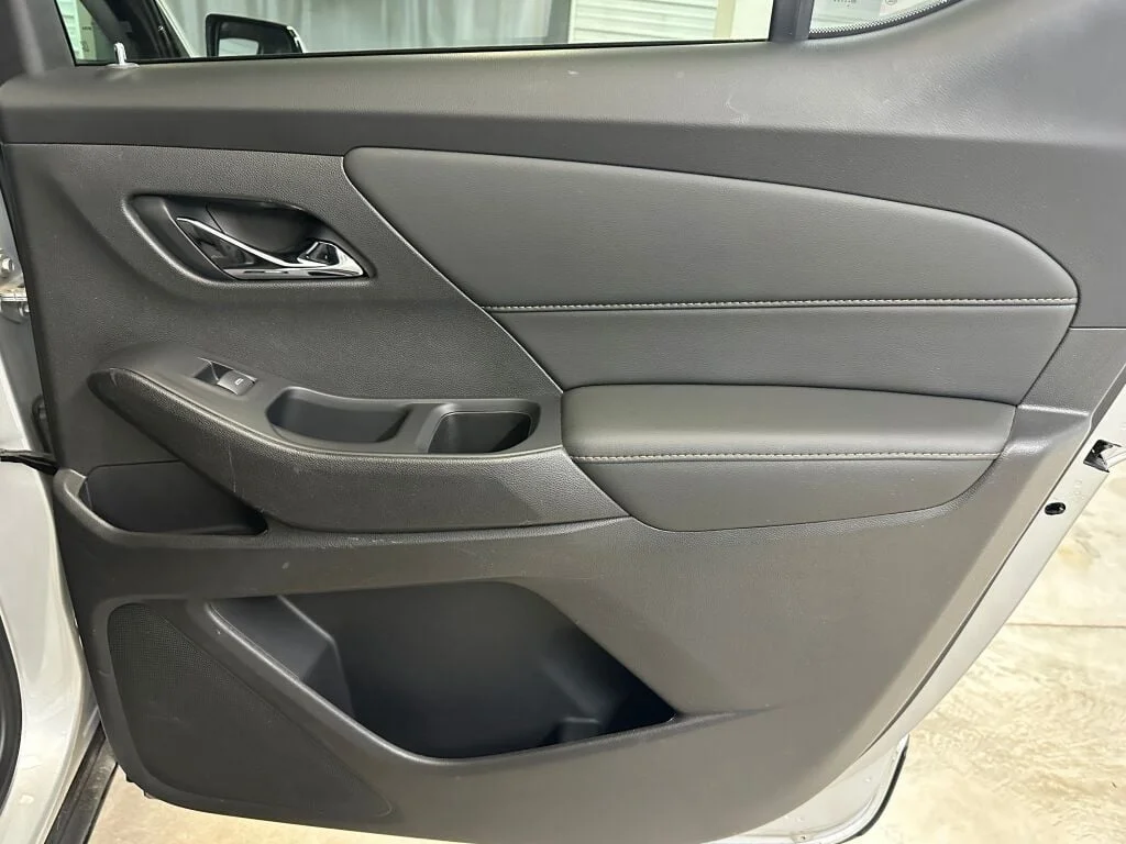 Certified Used 2020 Silver Ice Metallic Chevrolet LT Cloth image 29