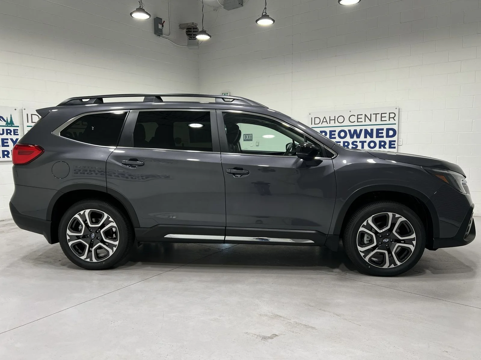 New 2026 MAGNETITE GRAY METALLIC Subaru Limited image 9