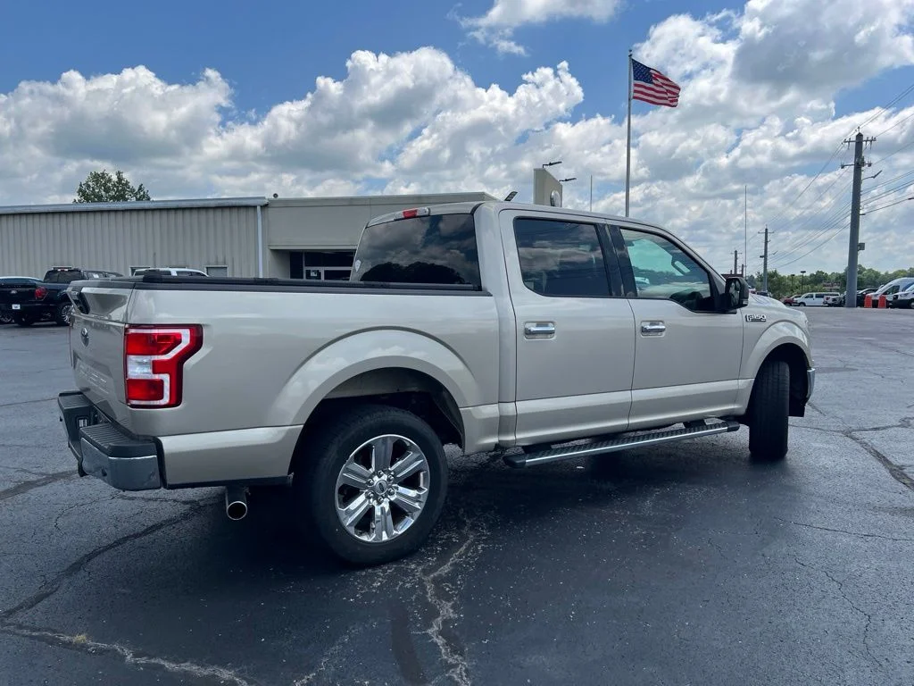 Used 2018 Gold Ford XLT image 3