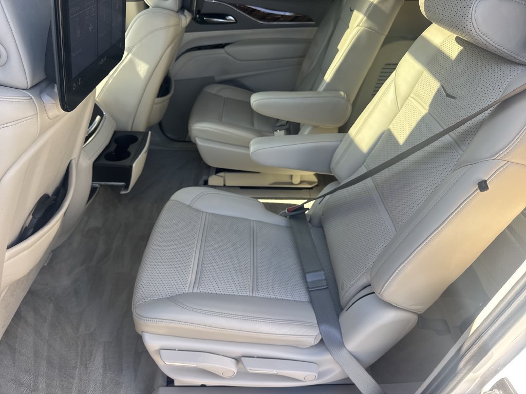 Used 2021 White Cadillac Sport Platinum image 21
