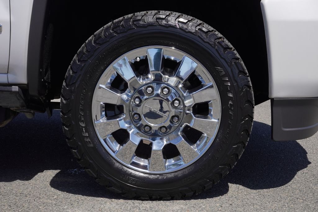 Used 2018 White GMC Denali image 10