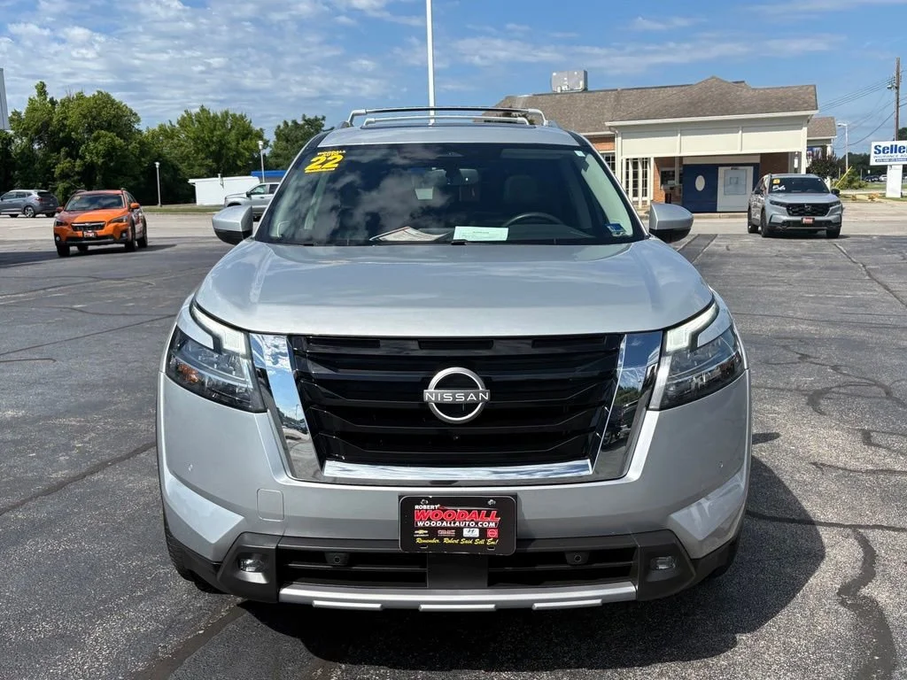 Used 2022 Brilliant Silver Met Nissan SL image 1