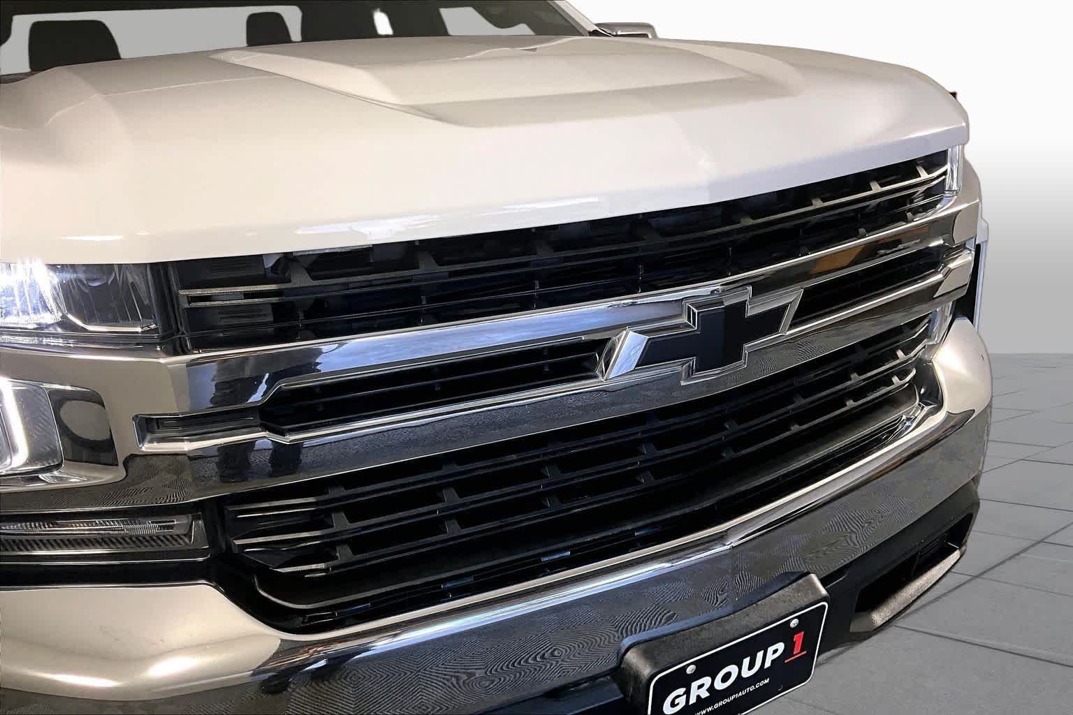 Used 2019 Summit White Chevrolet LT image 28