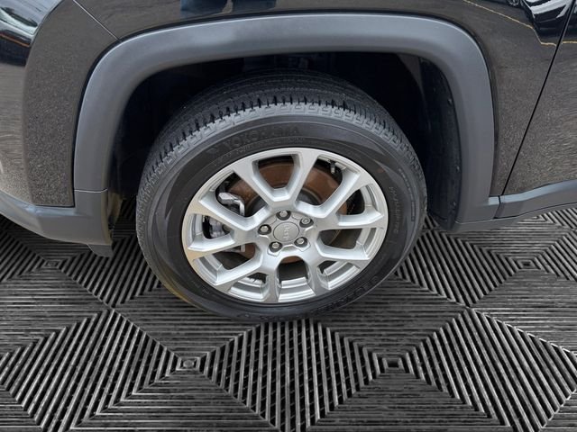 Used 2023 Black Jeep Latitude Lux image 10
