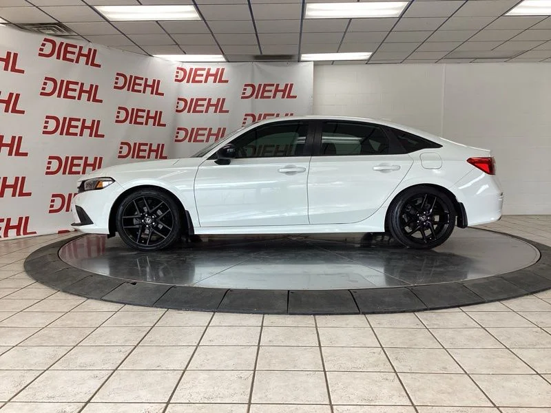 Used 2024  Honda Sport image 4
