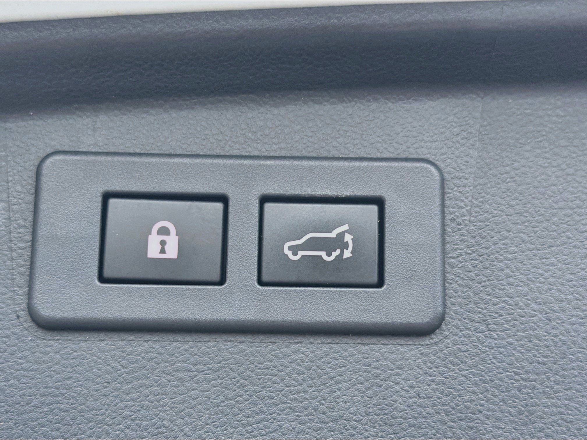 Used 2020 Crystal White Pearl Subaru Limited image 13