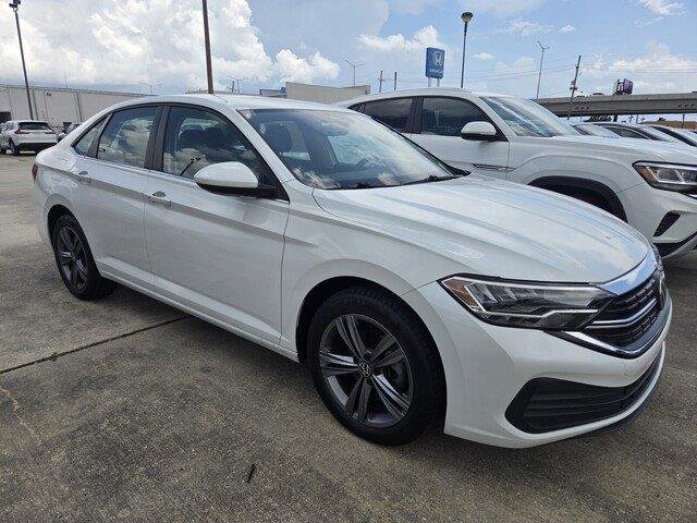 Used 2024 Opal White Pearl Volkswagen SE image 3