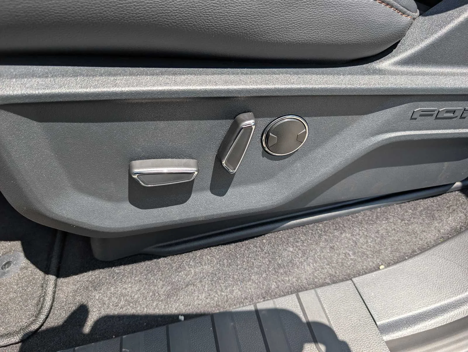 New 2026 Star White Metallic Tri-Coat Ford Lariat® image 35