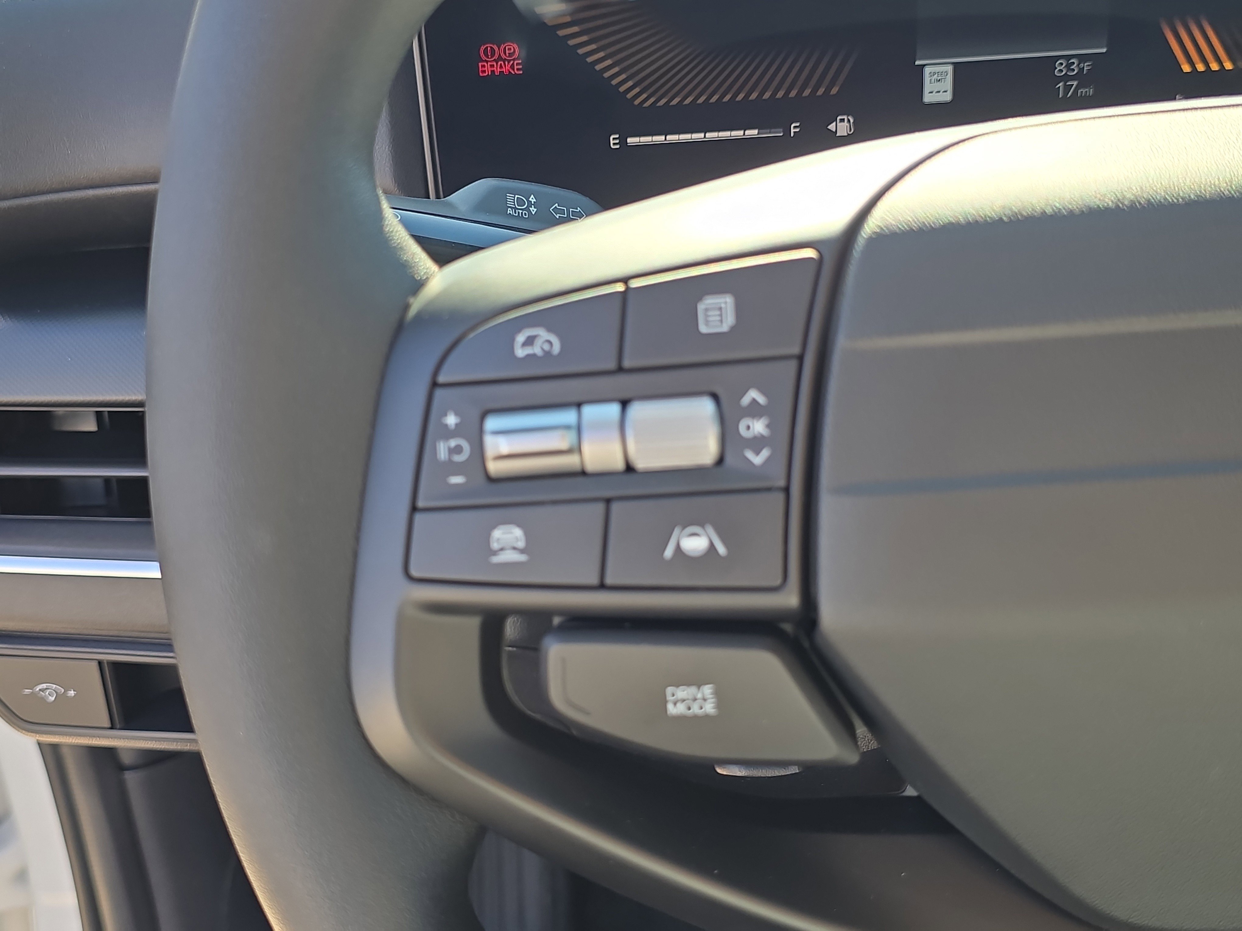 New 2026 Snow White Pearl Kia LXS image 29