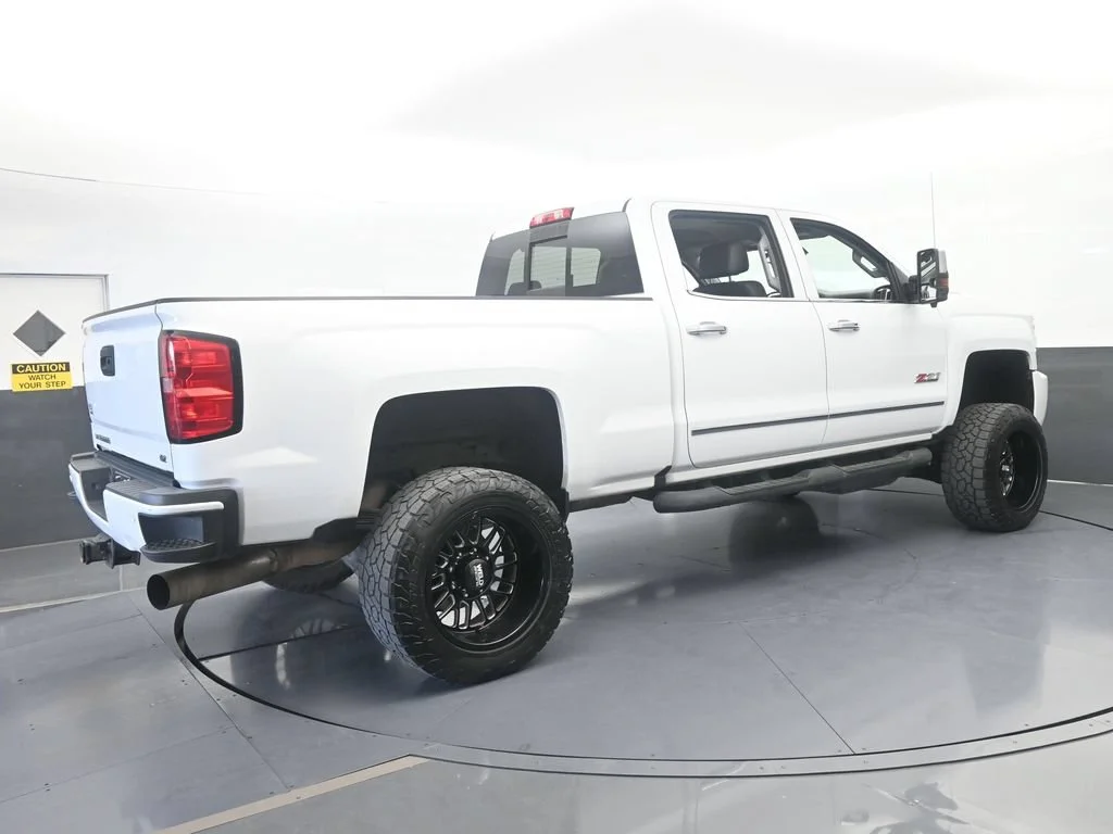 Used 2018 Summit White Chevrolet LTZ image 5