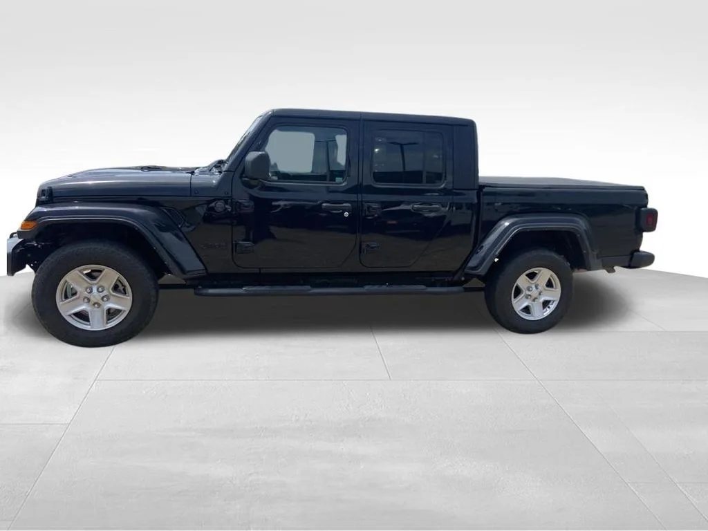 Used 2022 Black Jeep Sport image 23