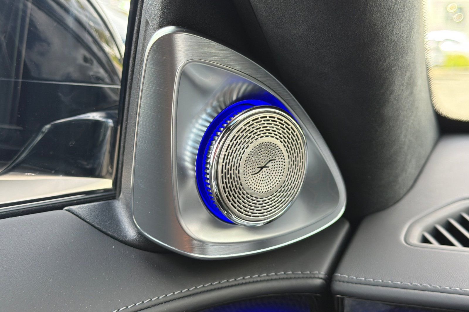 New 2026 MANUFAKTUR Exclusive Arabian Grey Non-Metallic Mercedes-Benz S 63 E AMG® image 4