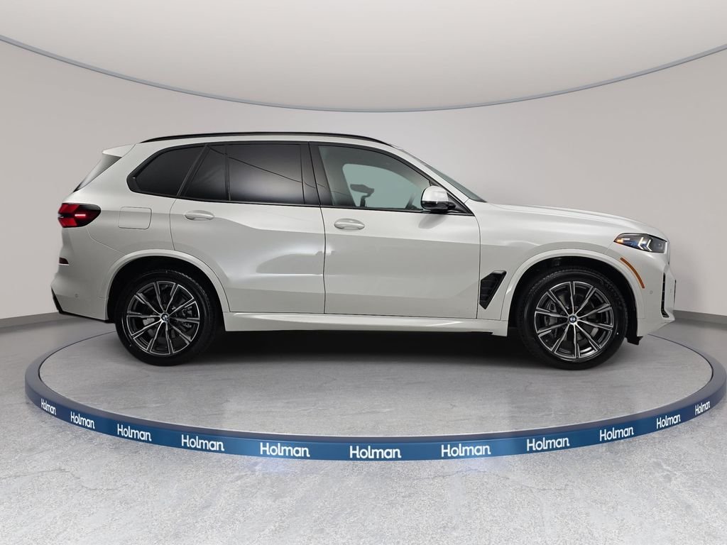 New 2026 Mineral White Metallic BMW xDrive40i image 4