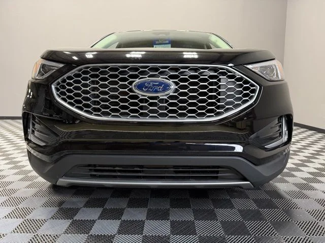 Used 2023 Black Ford SEL image 3