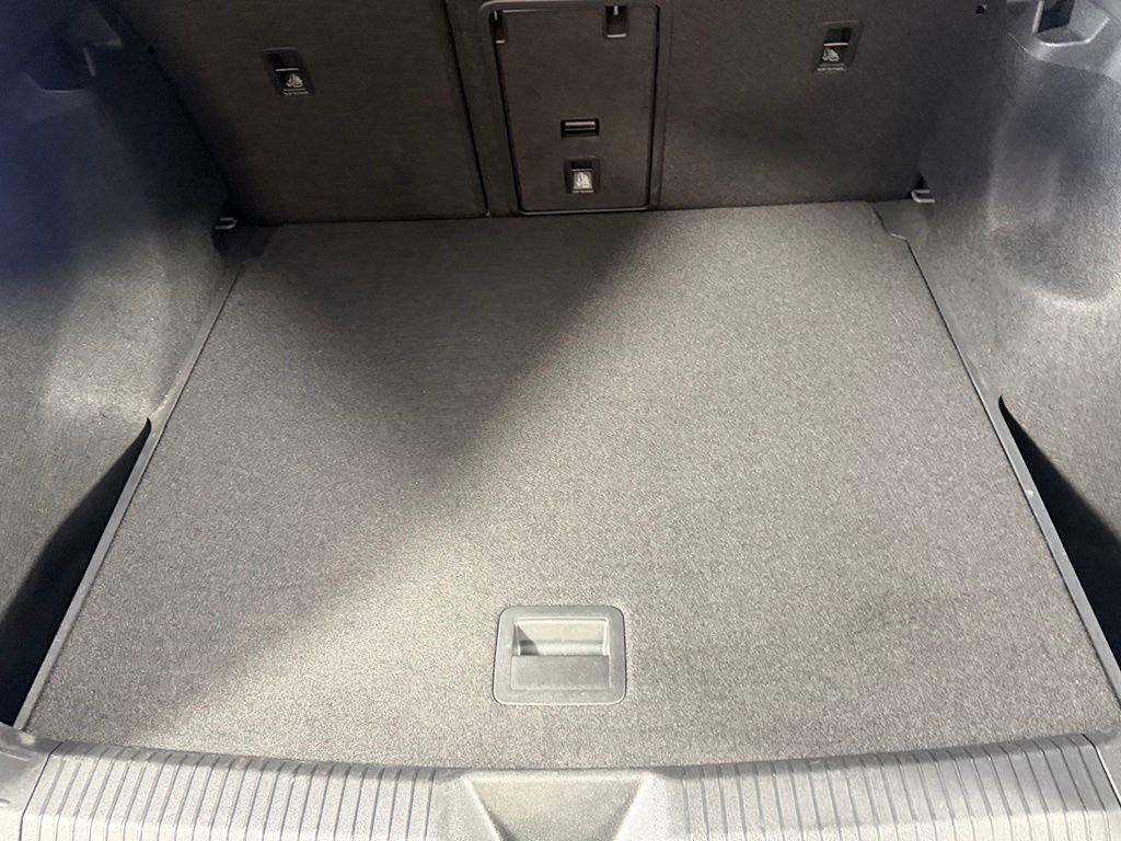 Used 2023 Gray Volkswagen Pro S image 28