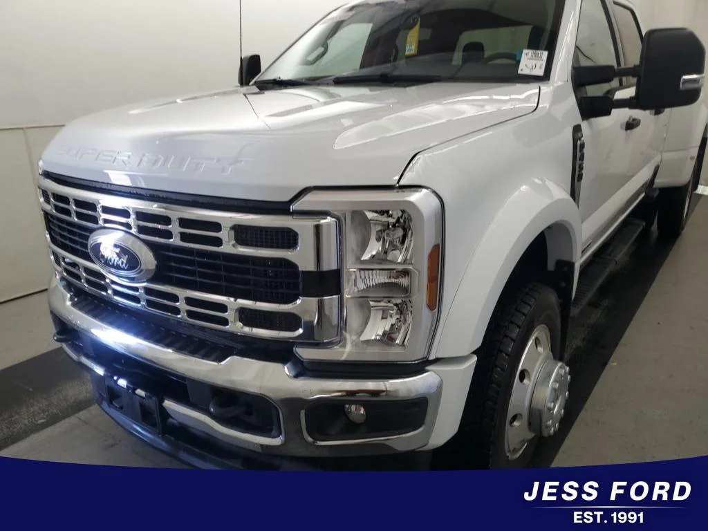 Used 2025 Oxford White Ford XLT image 1