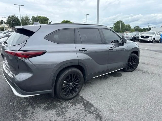 Used 2024  Toyota XSE image 3