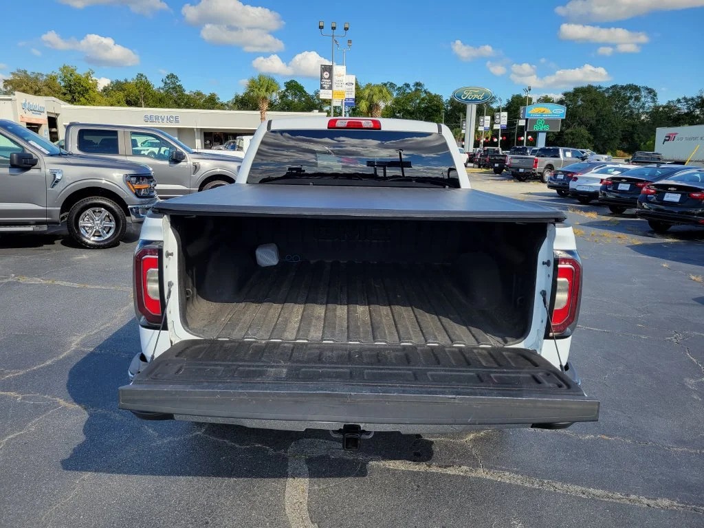 Used 2018 SUMMIT WHITE GMC SLT image 13