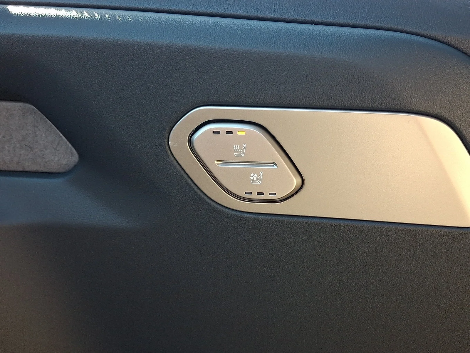 New 2027 White Kia EX image 26