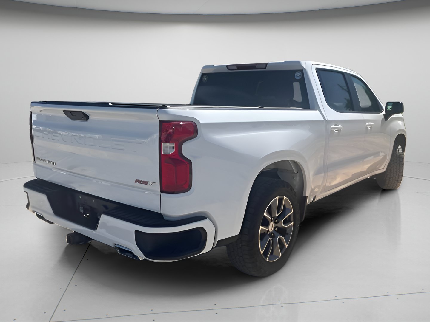Used 2022 Summit White Chevrolet RST image 5