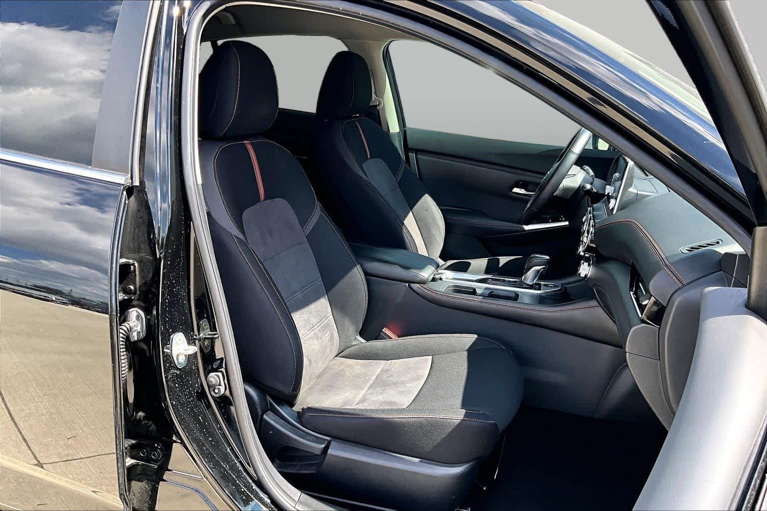 Used 2022 Super Black Nissan SR image 9