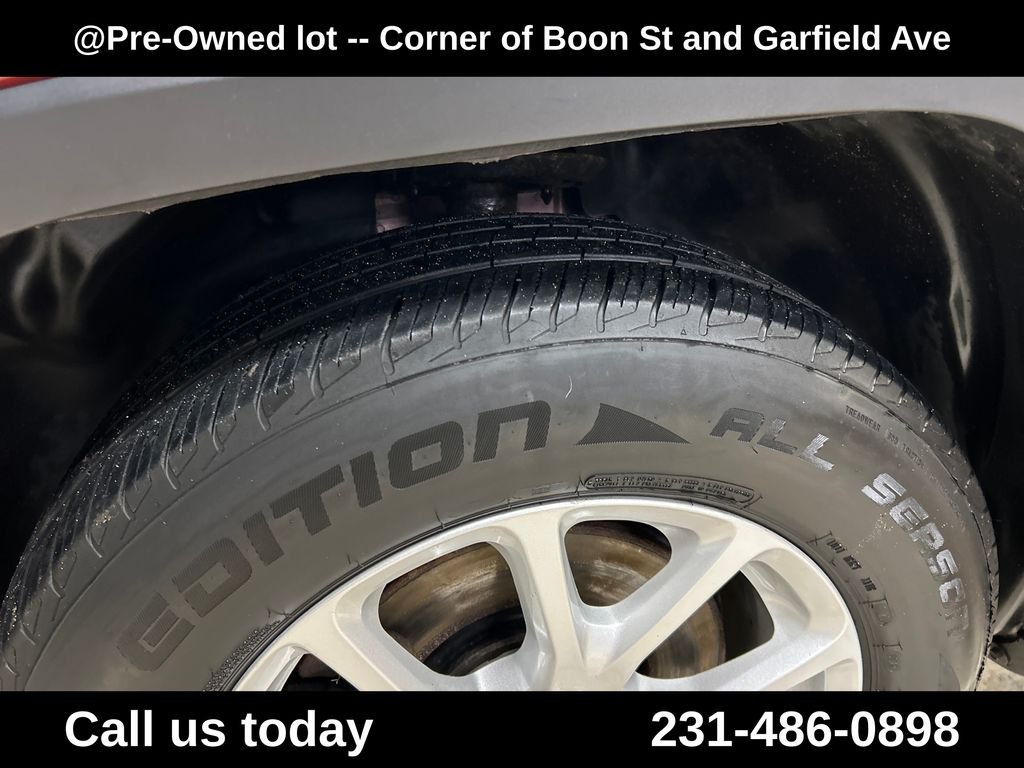 Used 2015 Red Jeep Latitude image 12