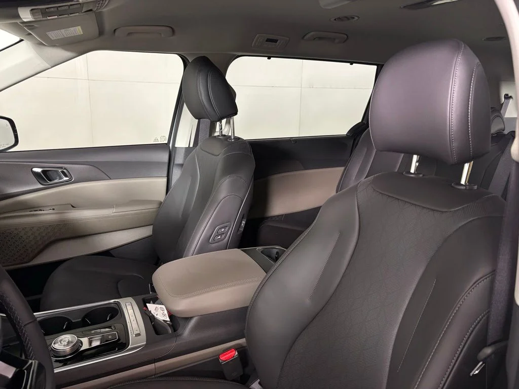 New 2026 Ceramic Silver Kia EX image 17
