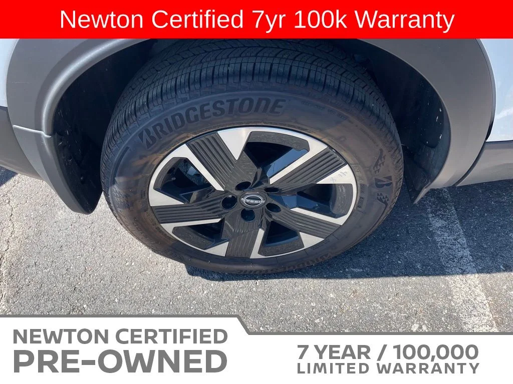 Certified Used 2025 Aspen White/Super Black Nissan SR image 16