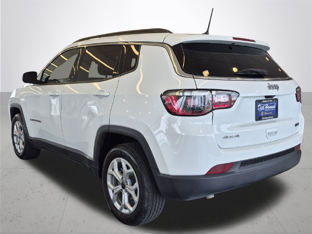 Used 2025 White Jeep Latitude image 10