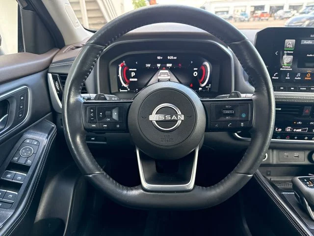 Used 2022 Black Nissan Platinum image 21