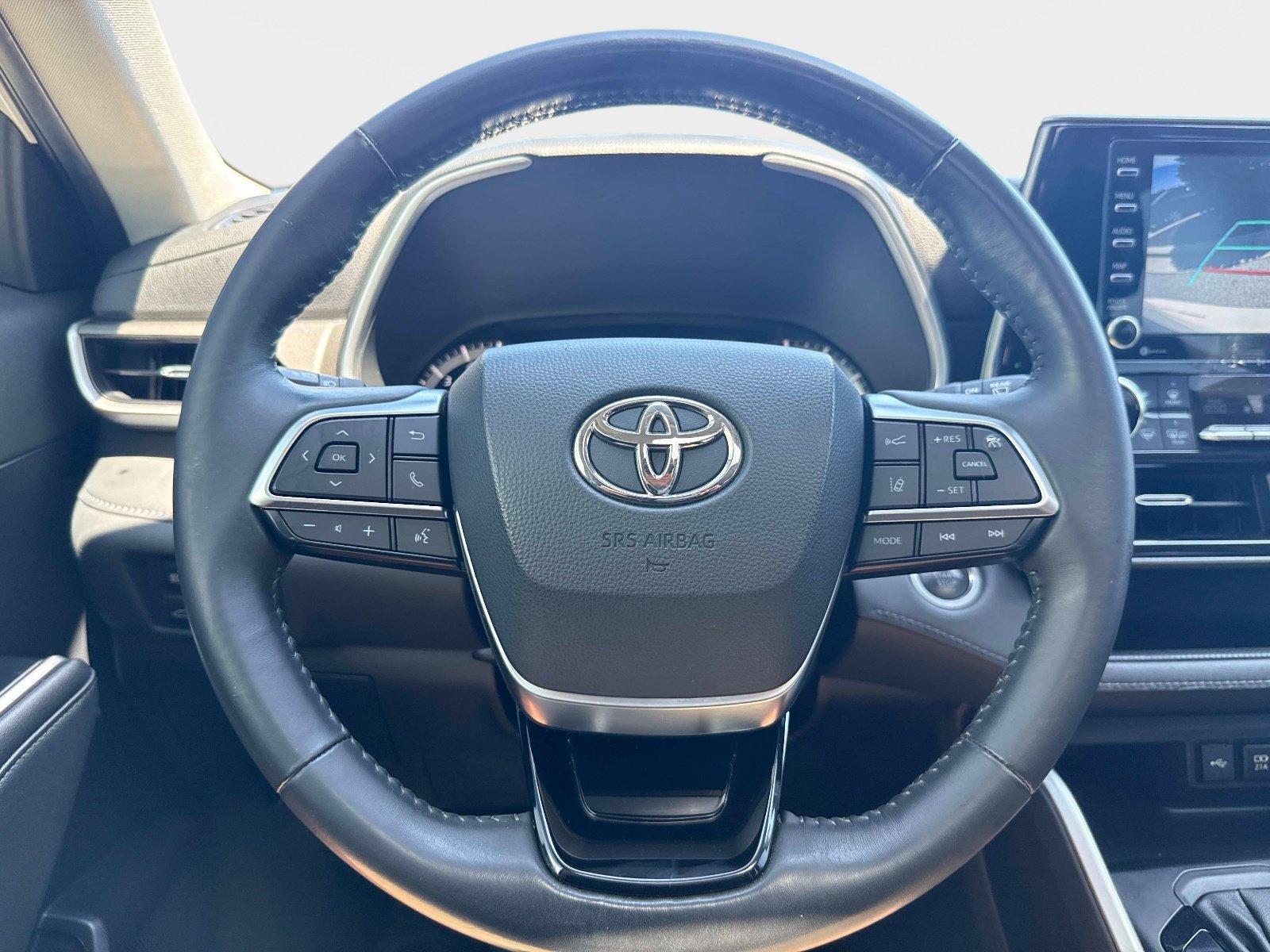 Used 2021 Blizzard Pearl Toyota XLE image 26