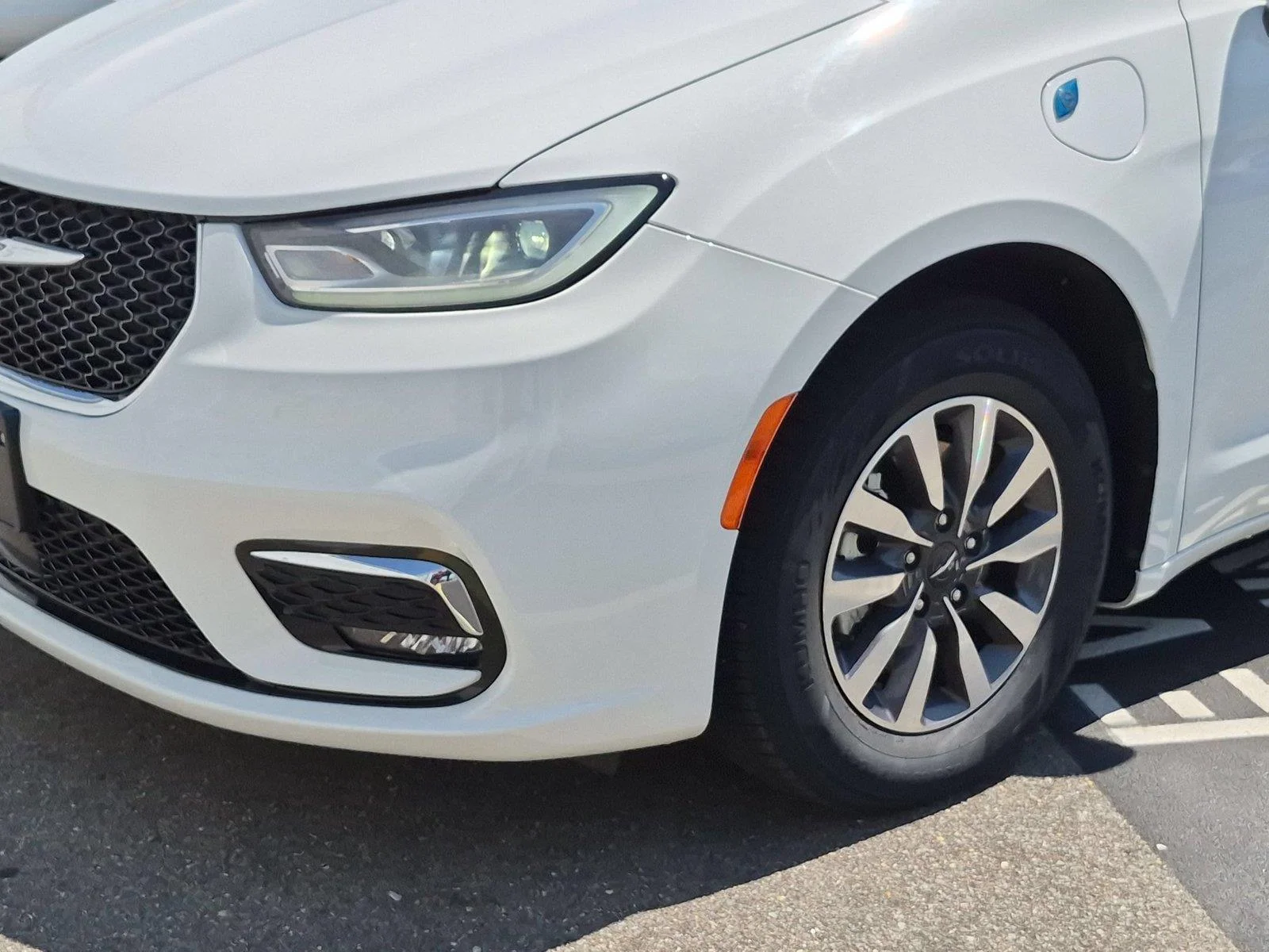 Used 2023 Bright White Clearcoat Chrysler Hybrid Touring L image 9