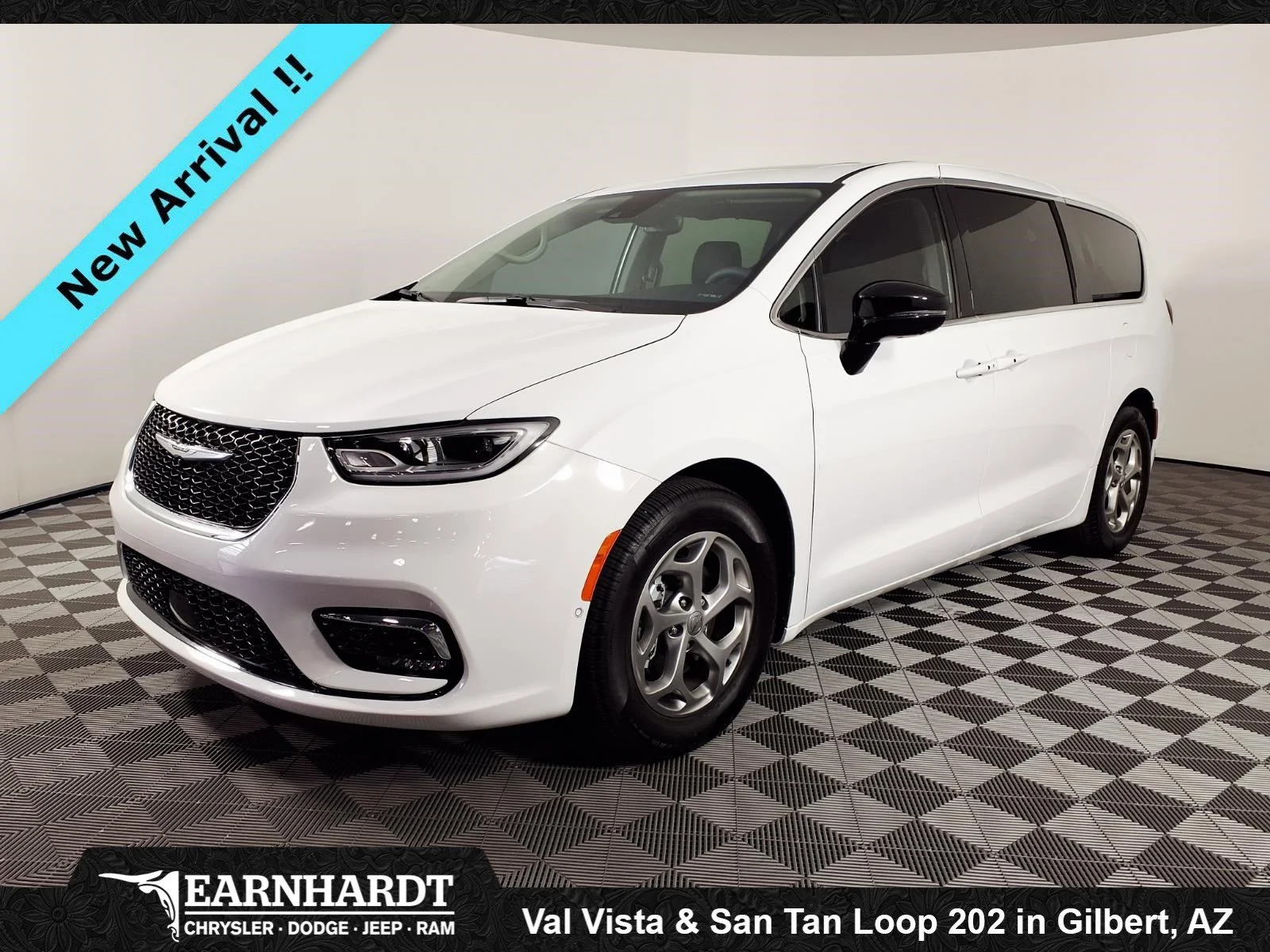 2024 Chrysler Pacifica Limited's photo