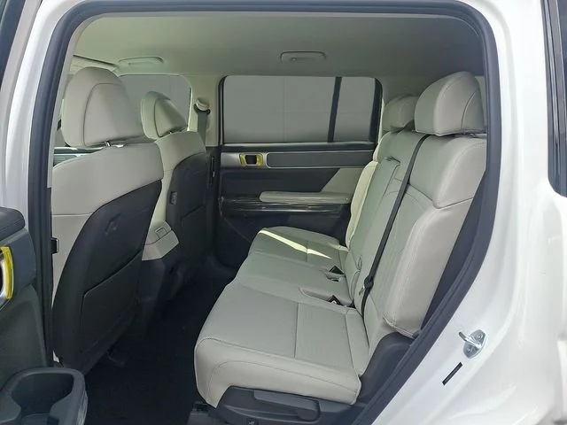 New 2027 White Hyundai SEL image 7
