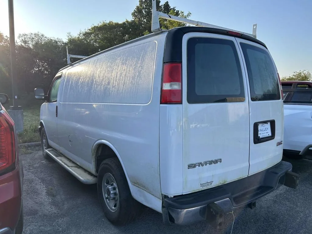 Used 2018 SUMMIT WHITE GMC CARGO image 5