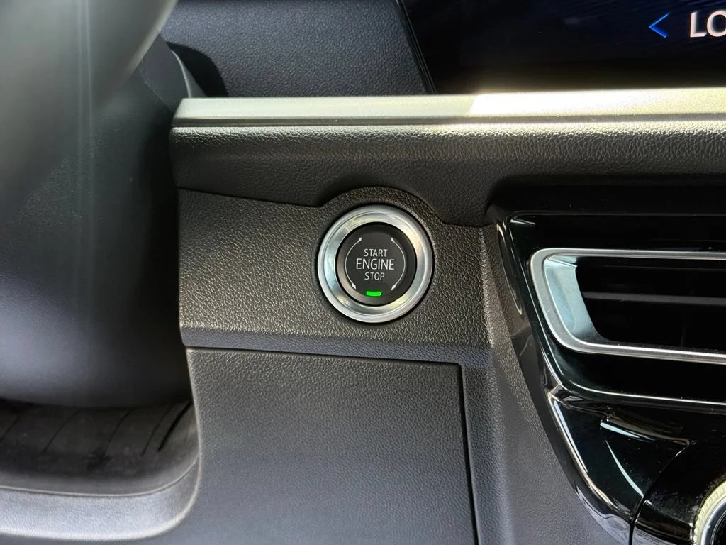 Used 2025 Summit White Chevrolet LT image 28